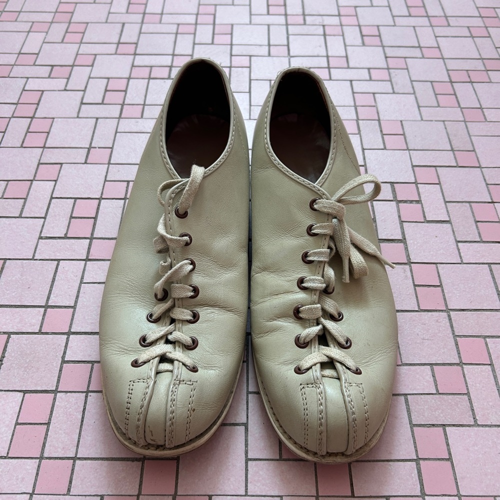 Vintage Cream Leather Bowling Shoes